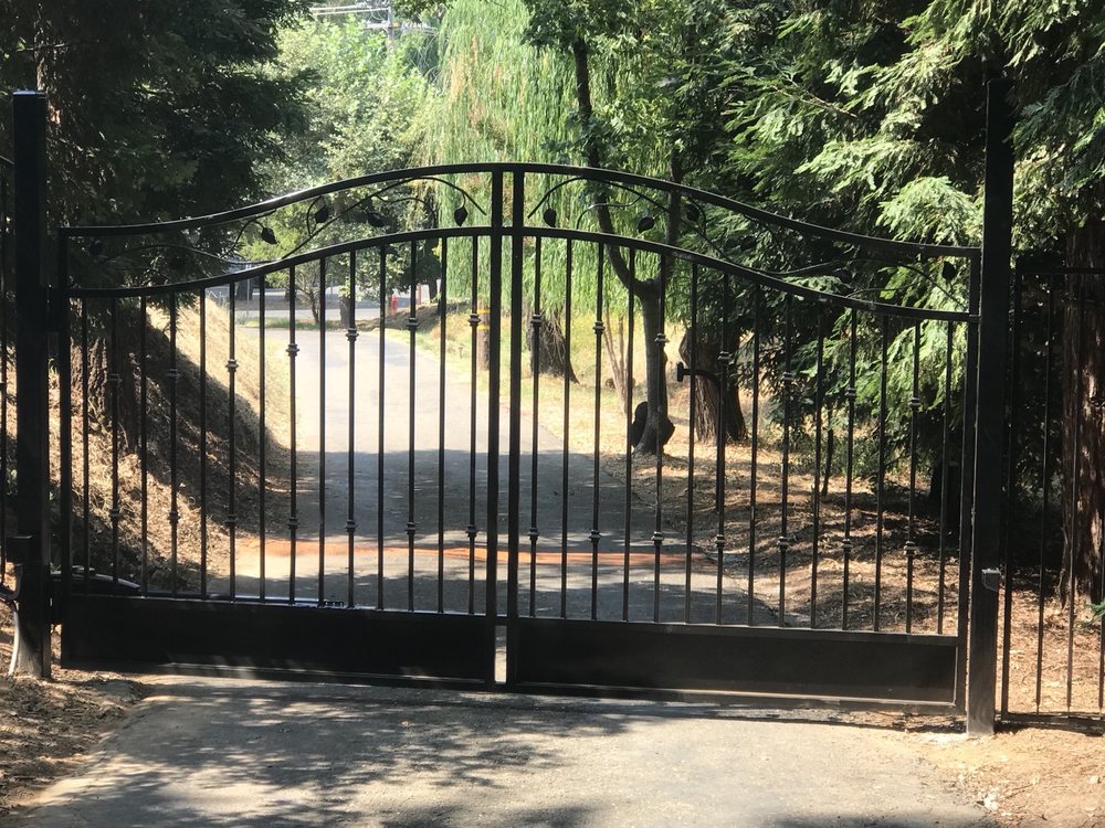 this is a picture of driveway gate installation in Folsom, CA