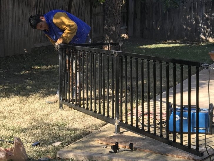 this is a picture of fence repair in Folsom, CA