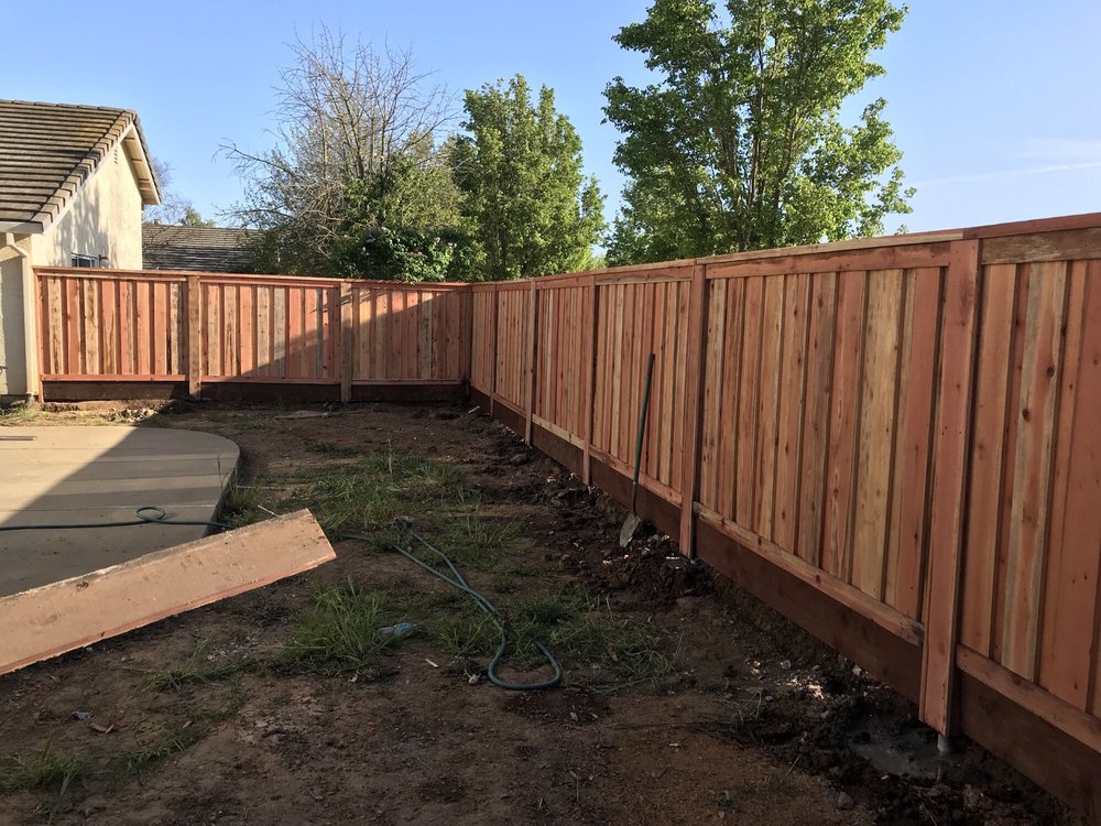 this is a picture of Folsom redwood fencing