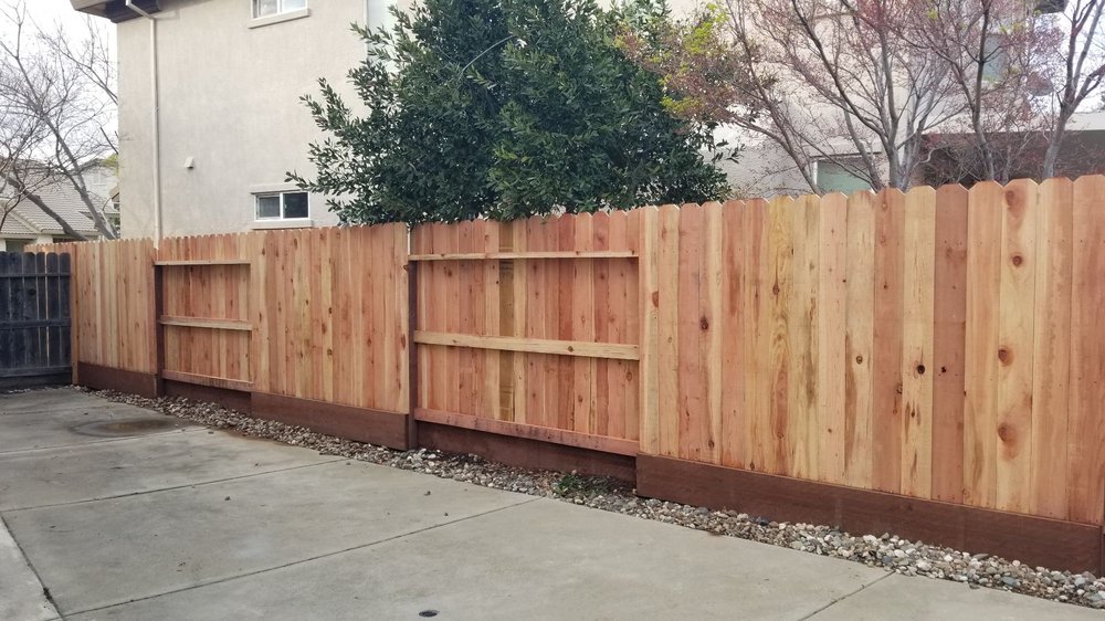 this is a picture of douglas fir fence in Folsom, CA
